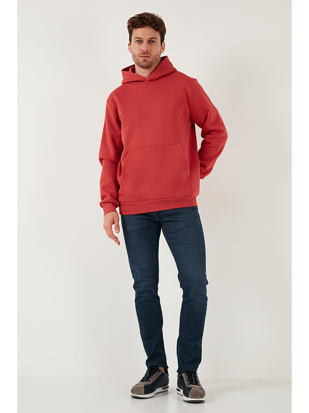 Kırmızı Slim Fit Kapüşonlu Kanguru Cepli İçi Tüylü Yumuşak Şardonlu Erkek Sweat 5905281-1