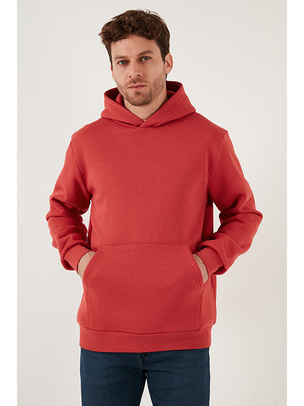 Kırmızı Slim Fit Kapüşonlu Kanguru Cepli İçi Tüylü Yumuşak Şardonlu Erkek Sweat 5905281-3