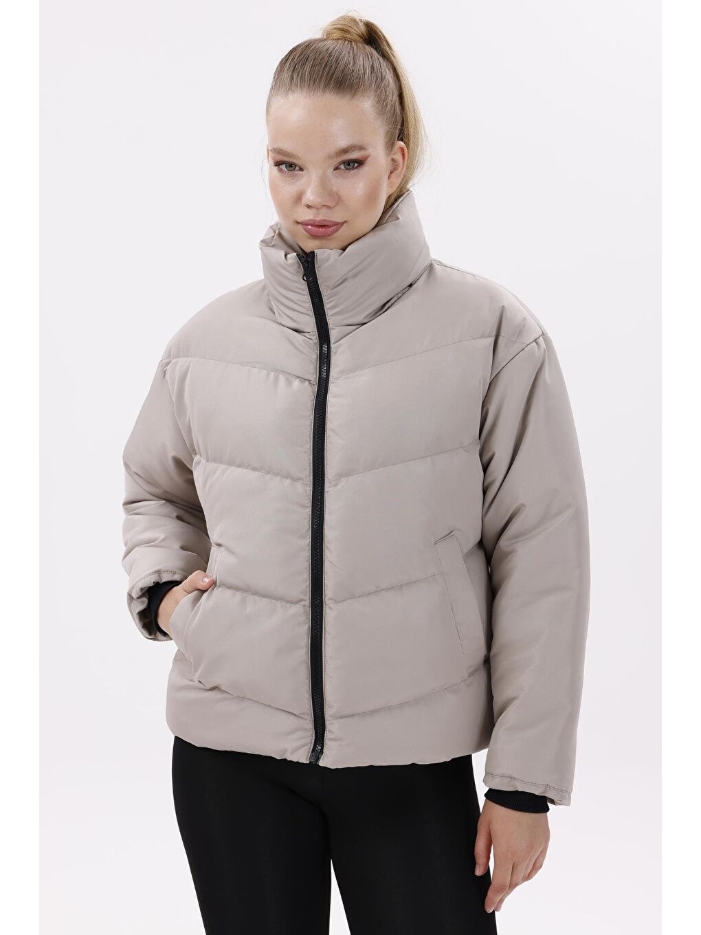 Bej Kadın Dolgulu Puffer Mont - Yüksek Yaka, Suya Dayanıklı-1
