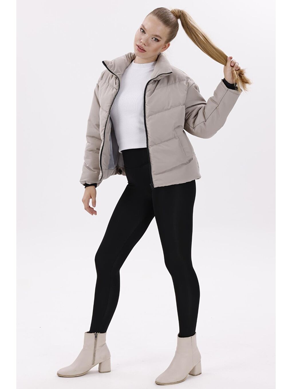 Bej Kadın Dolgulu Puffer Mont - Yüksek Yaka, Suya Dayanıklı-2