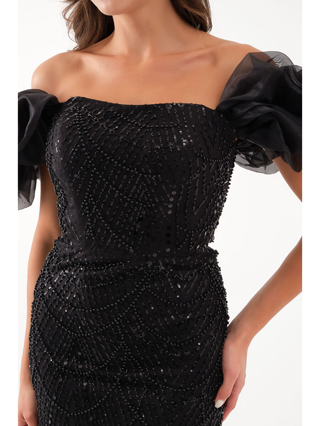 Kadın Siyah Kol Detay Boncuklu Uzun Abiye Elbise-3