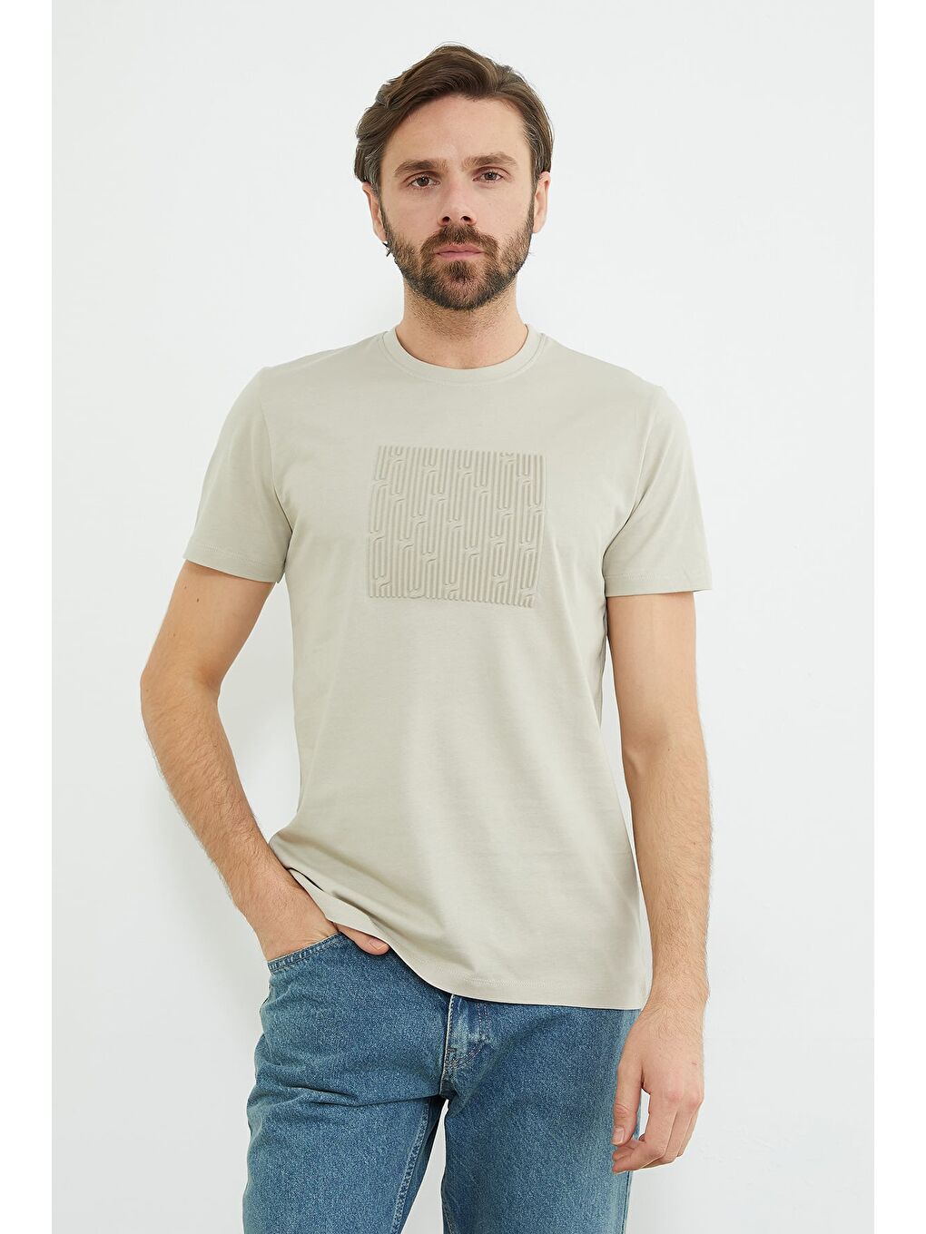 Bej Kabartma Baskılı Bisiklet Yaka Tişört