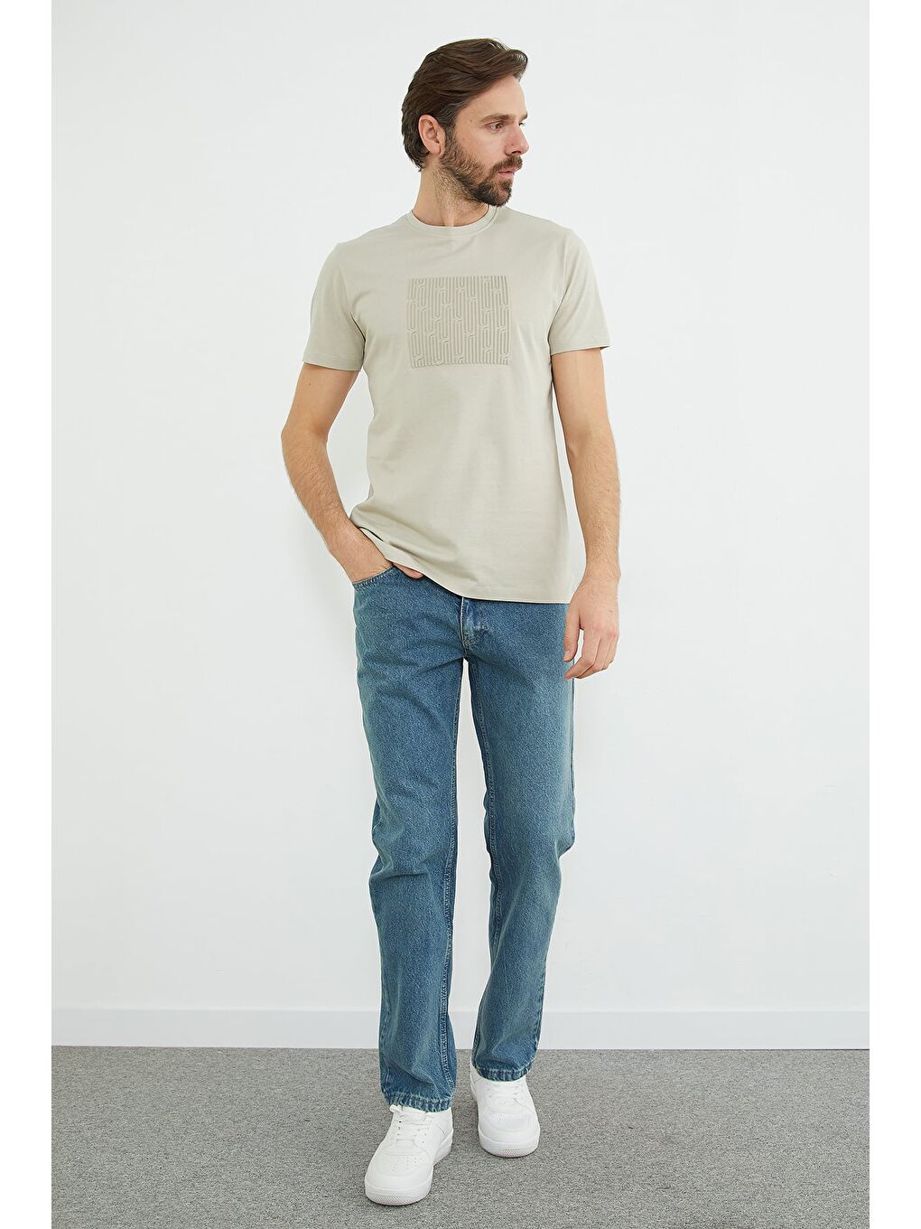 Bej Kabartma Baskılı Bisiklet Yaka Tişört-1