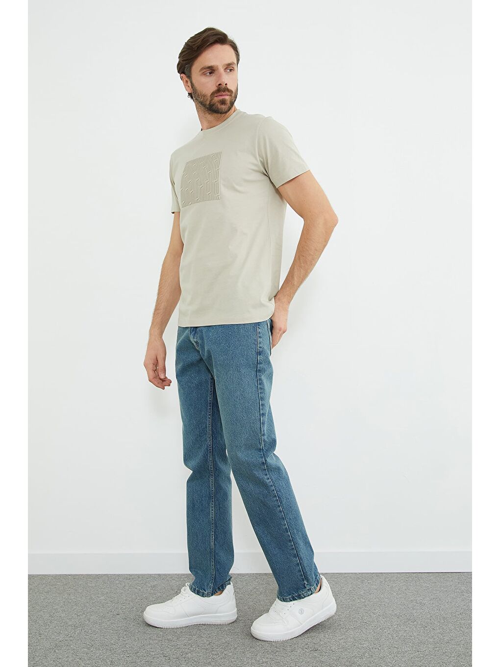 Bej Kabartma Baskılı Bisiklet Yaka Tişört-4