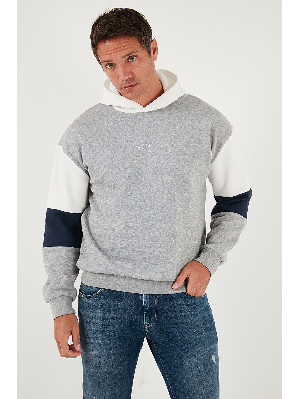 Gri Pamuklu Regular Fit Kapüşonlu İçi Tüylü Yumuşak Şardonlu Erkek Sweat 5905299-4