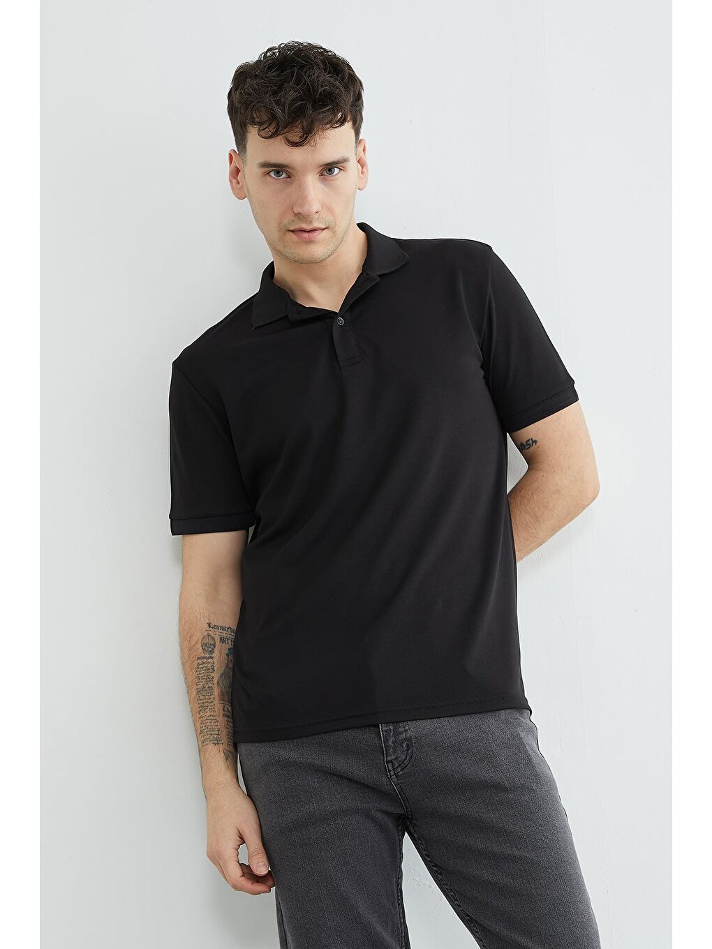 Siyah Ribanalı Polo Yaka Tişört-1