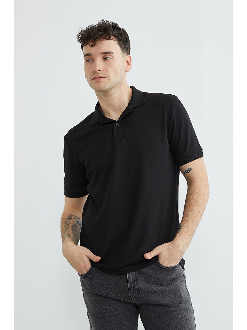 Siyah Ribanalı Polo Yaka Tişört-3
