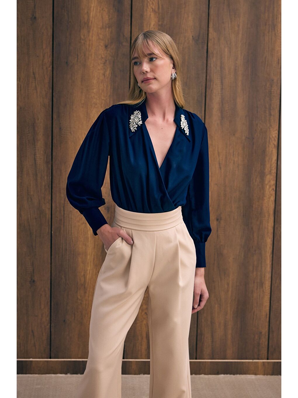 Aksesuar Detaylı Bodysuit Bluz - Lacivert-2