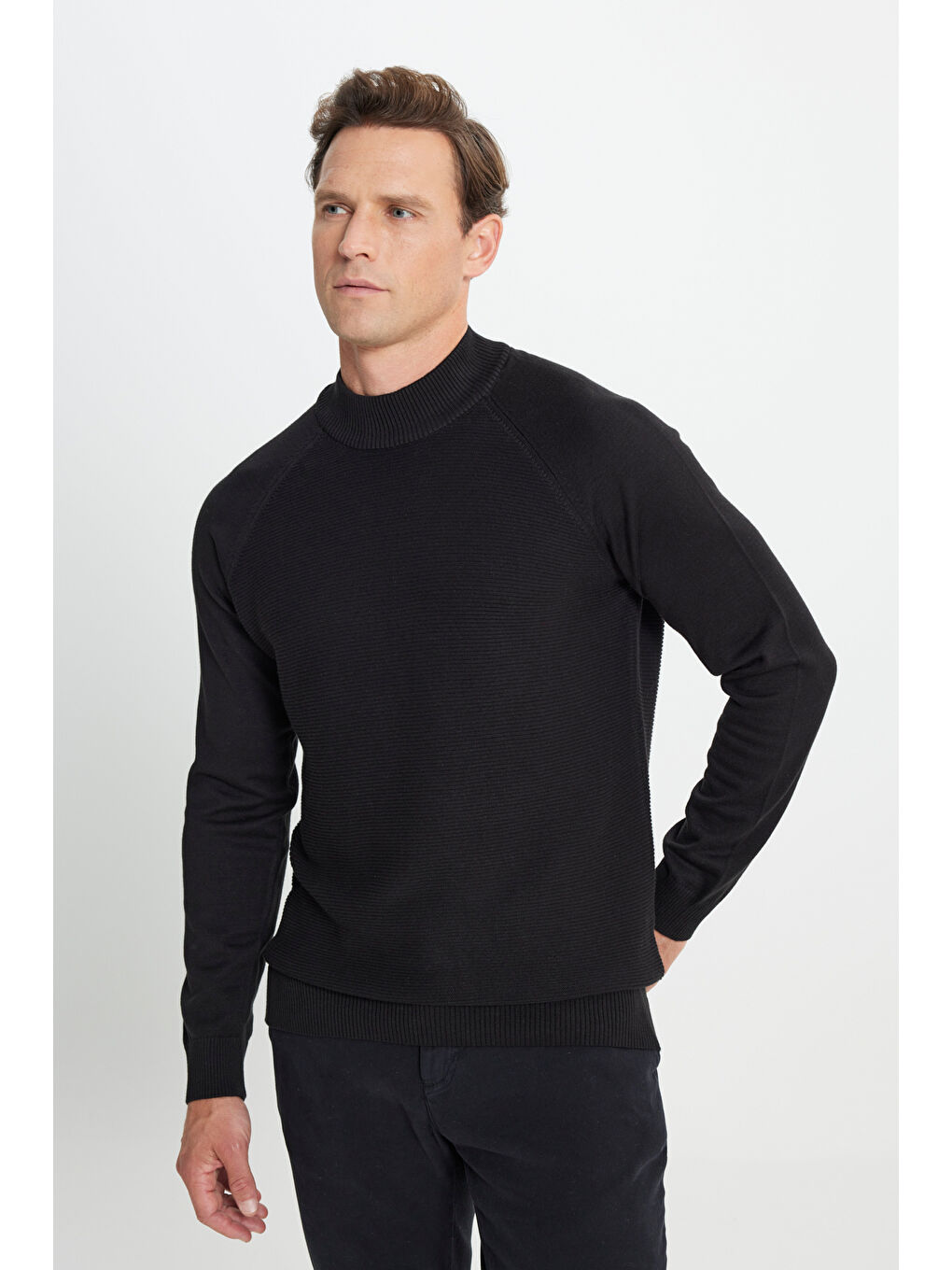 Erkek Siyah Pamuklu Standart Fit Normal Kesim Yarım Balıkçı Yaka Desenli Triko Kazak-3