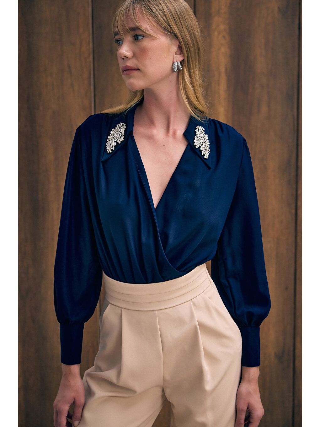 Aksesuar Detaylı Bodysuit Bluz - Lacivert-4