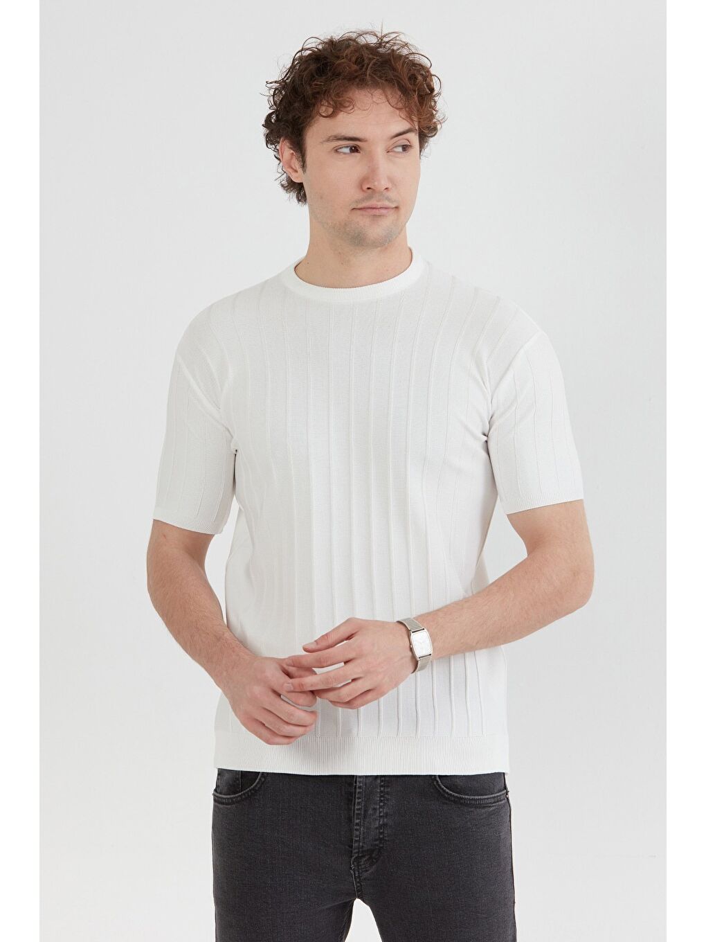 Beyaz Şeritli Bisiklet Yaka Triko Tişört