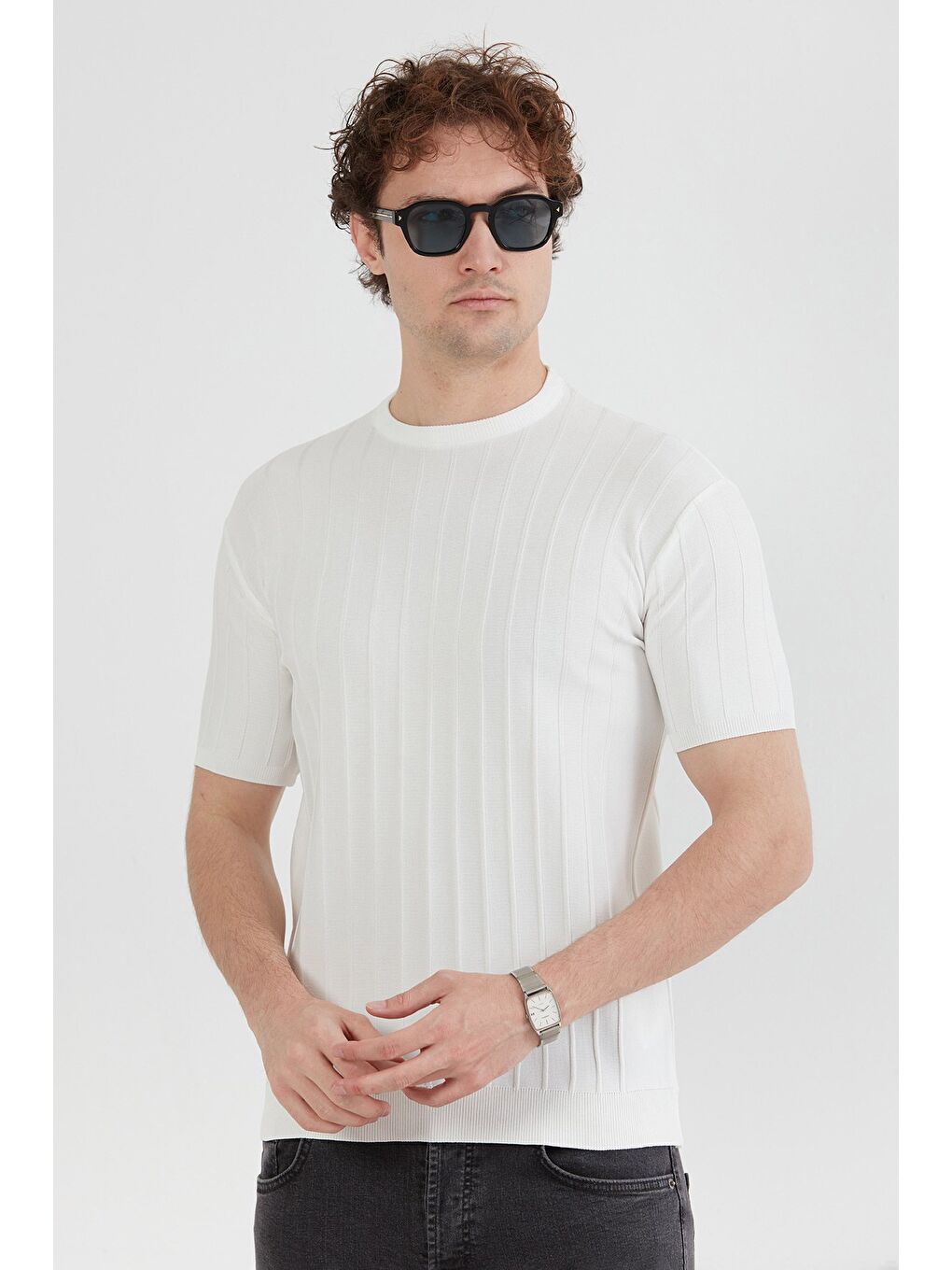 Beyaz Şeritli Bisiklet Yaka Triko Tişört-1