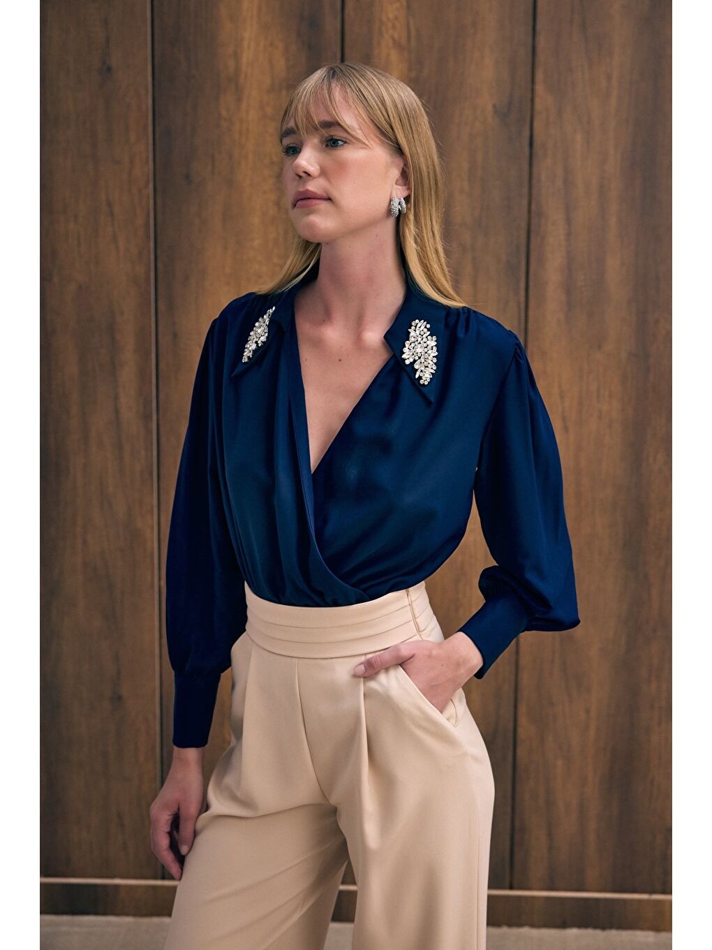 Aksesuar Detaylı Bodysuit Bluz - Lacivert-5