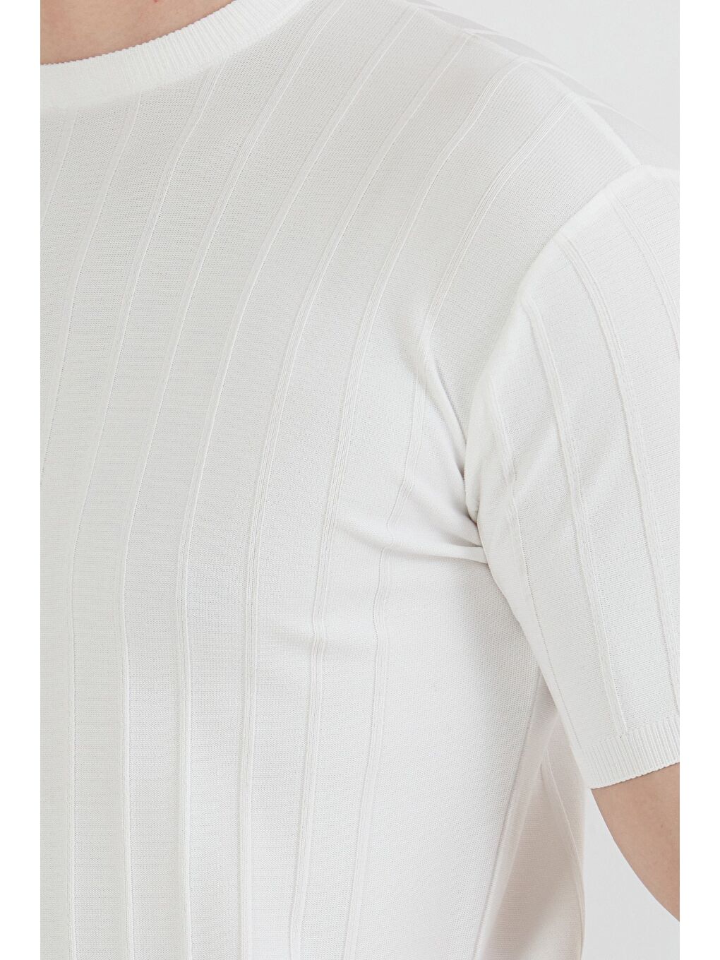 Beyaz Şeritli Bisiklet Yaka Triko Tişört-4