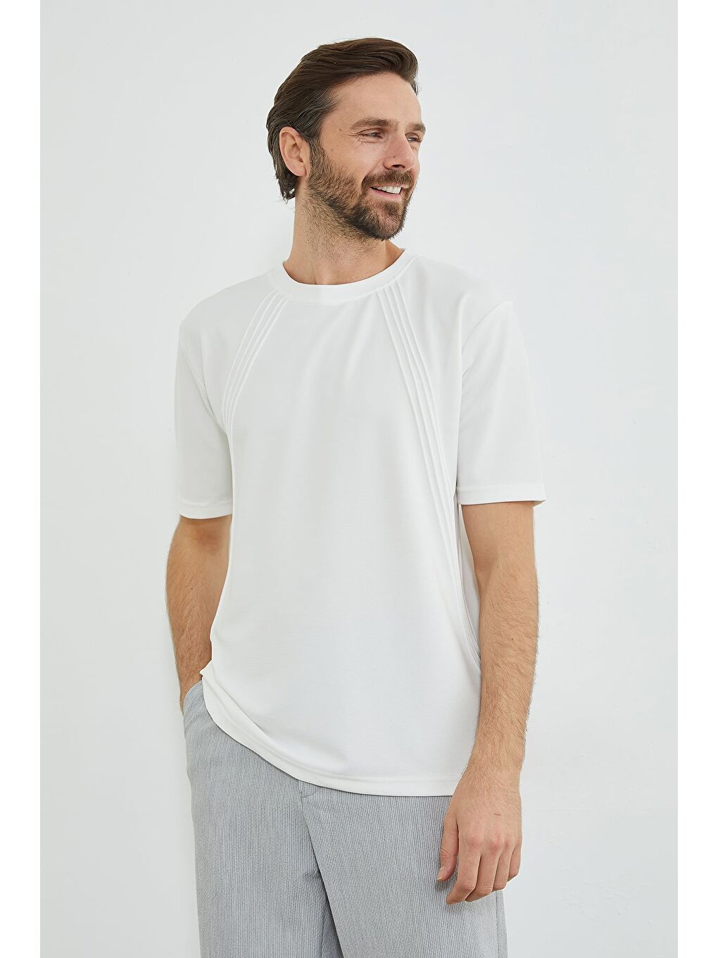 Ekru Jakarlı Bisiklet Yaka Tişört