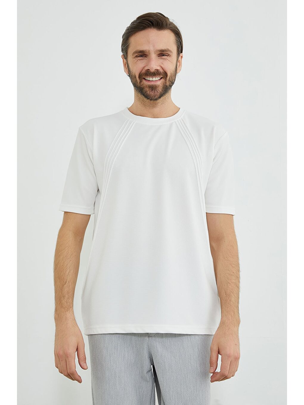 Ekru Jakarlı Bisiklet Yaka Tişört-1