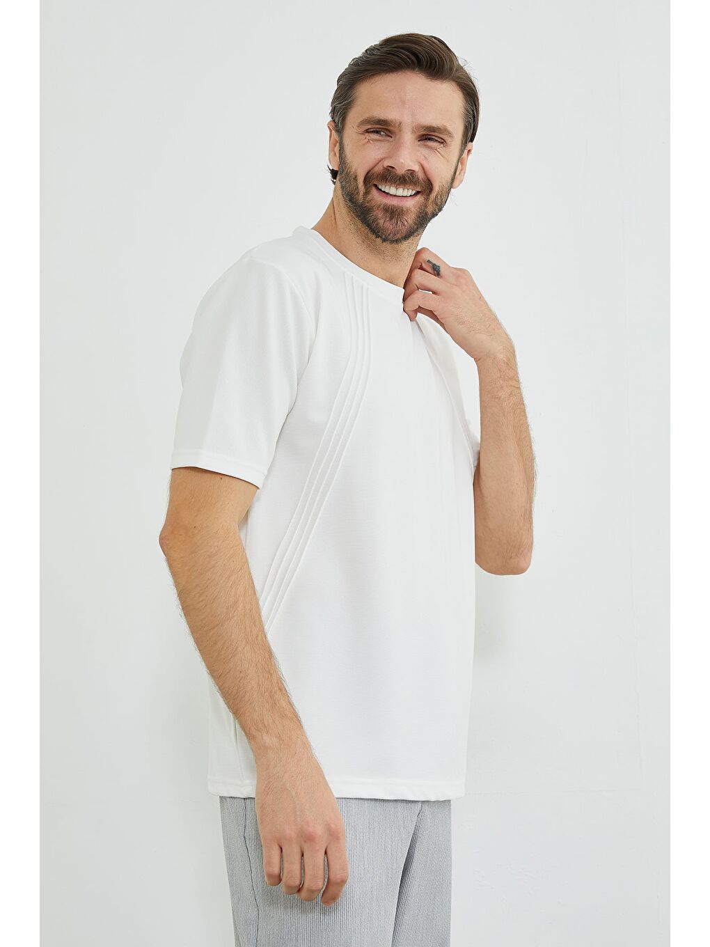 Ekru Jakarlı Bisiklet Yaka Tişört-2