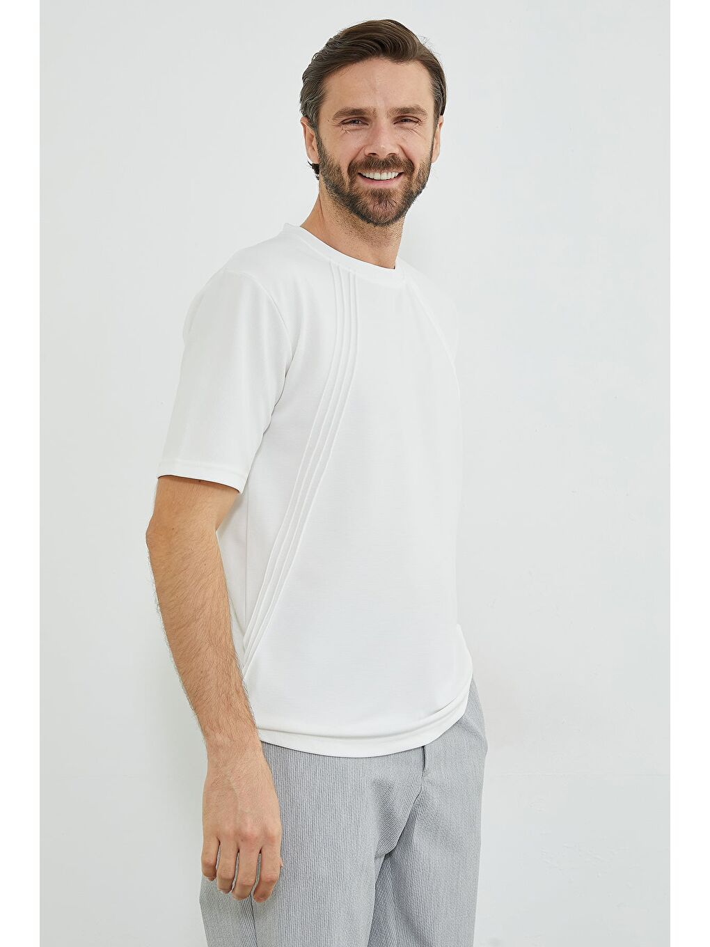 Ekru Jakarlı Bisiklet Yaka Tişört-3