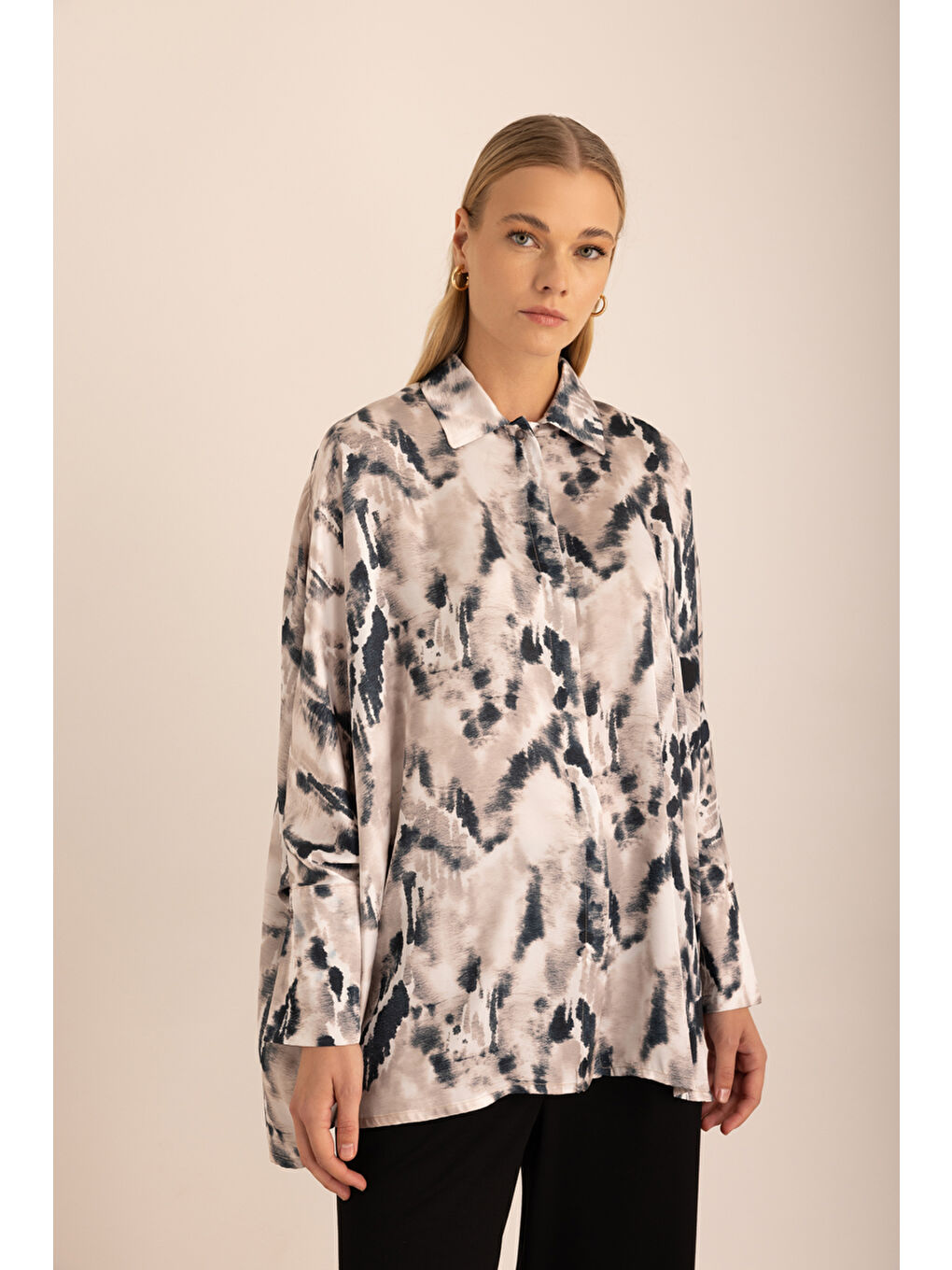 Bej Taş Desenli Yarasa Kollu Bluz