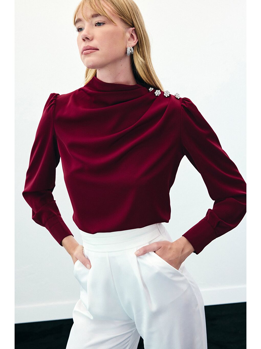 Düğmeleri Taş Detaylı Bluz - Bordo-4