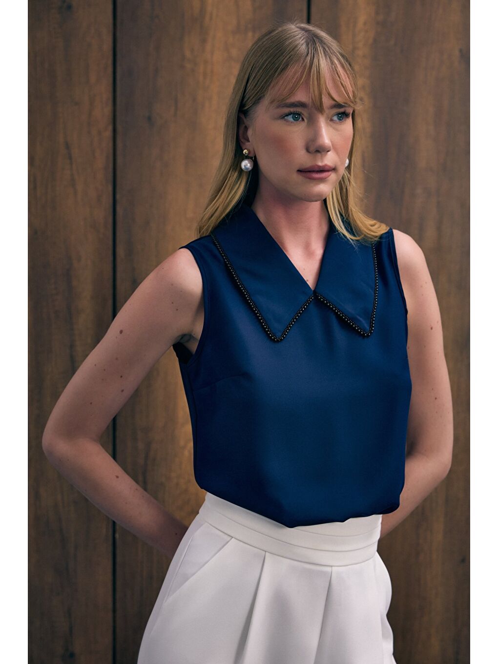 Yaka İncili Kolsuz Bluz - Lacivert