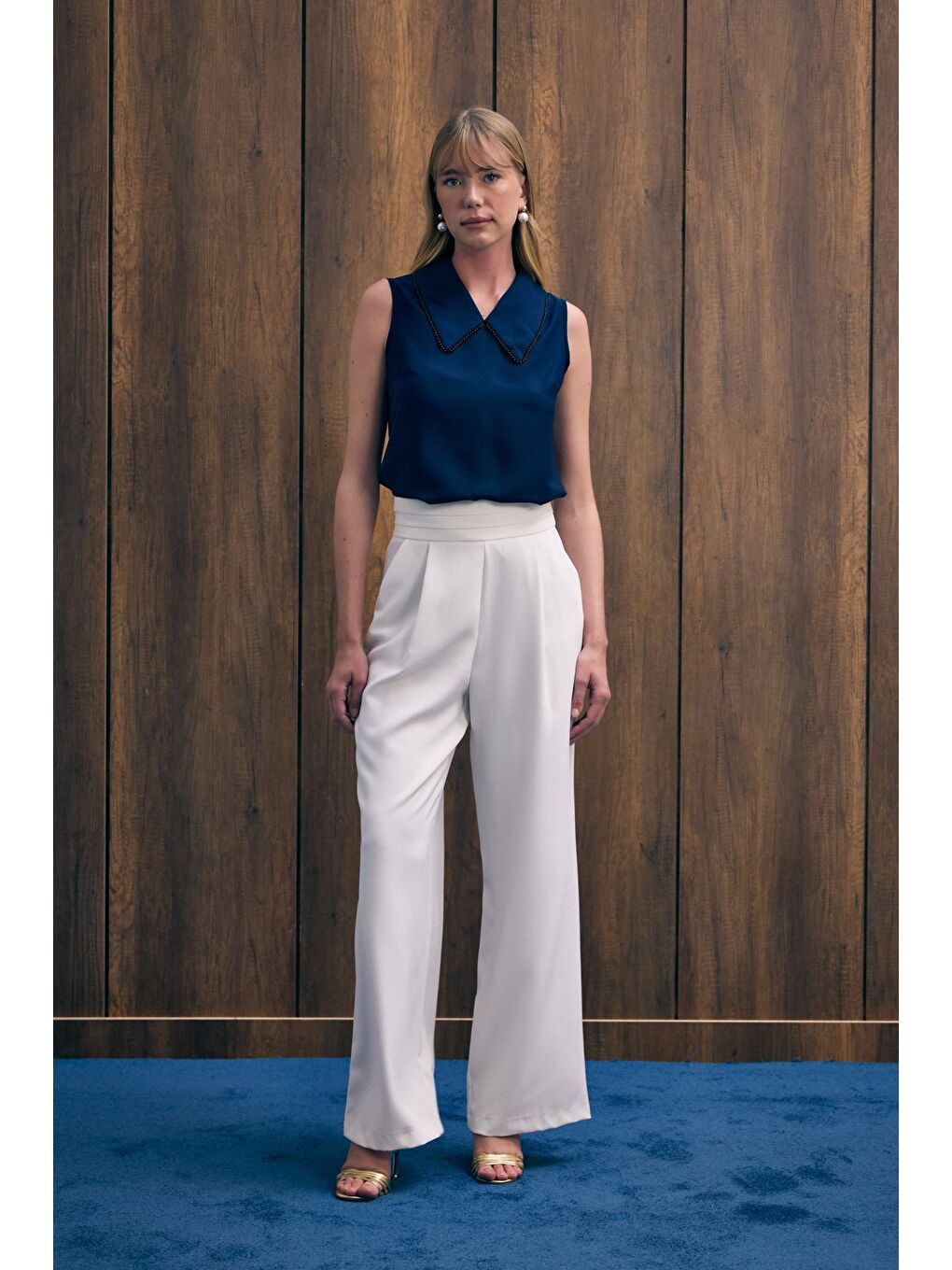 Yaka İncili Kolsuz Bluz - Lacivert-1