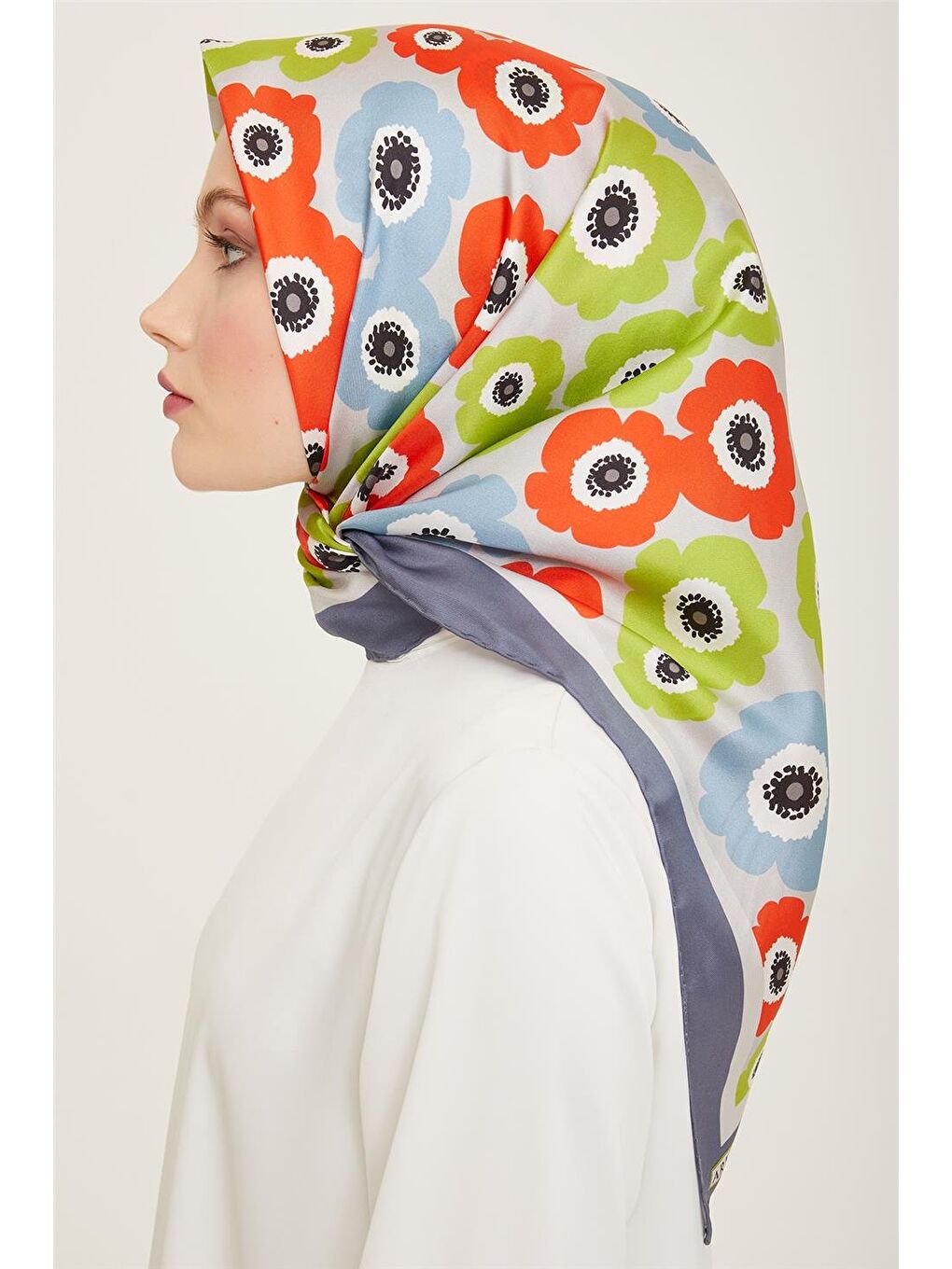 Karışık Çiçek Desenli Twill İpek Eşarp 24Ya9106 54 54-1