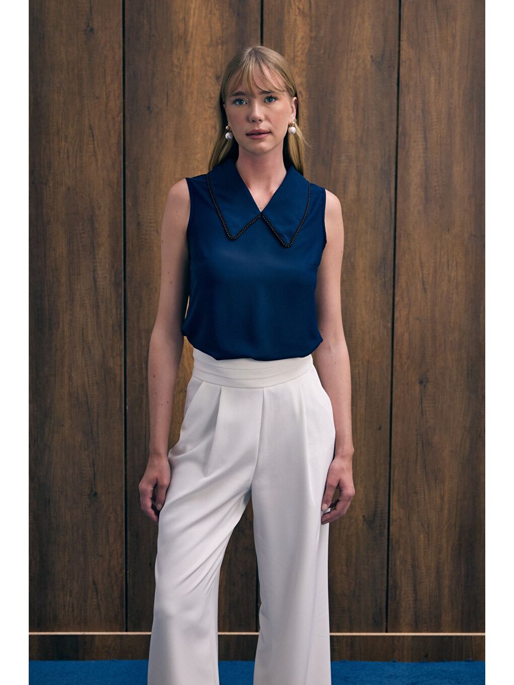 Yaka İncili Kolsuz Bluz - Lacivert-2