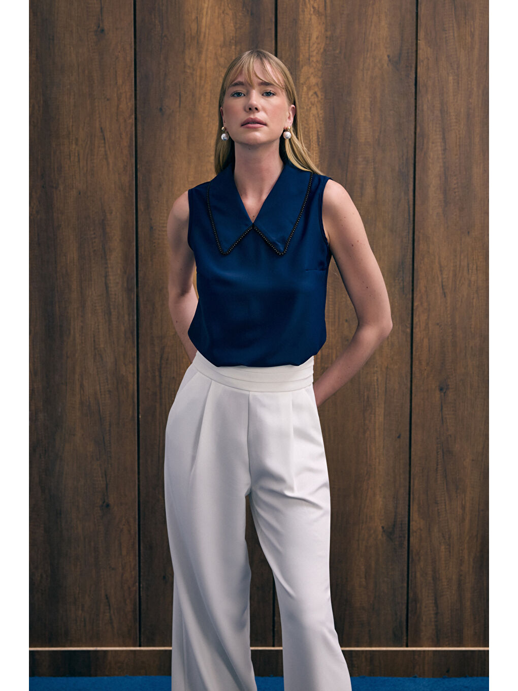 Yaka İncili Kolsuz Bluz - Lacivert-3