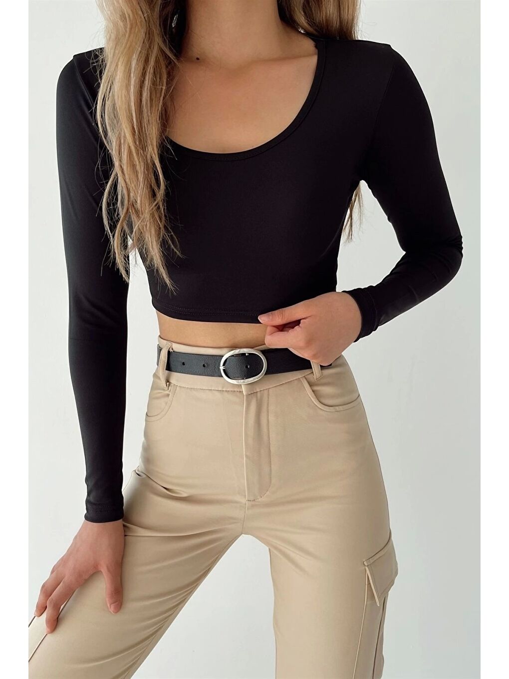 Kadın Siyah U Yaka Scuba Crop Bluz 0956-1185