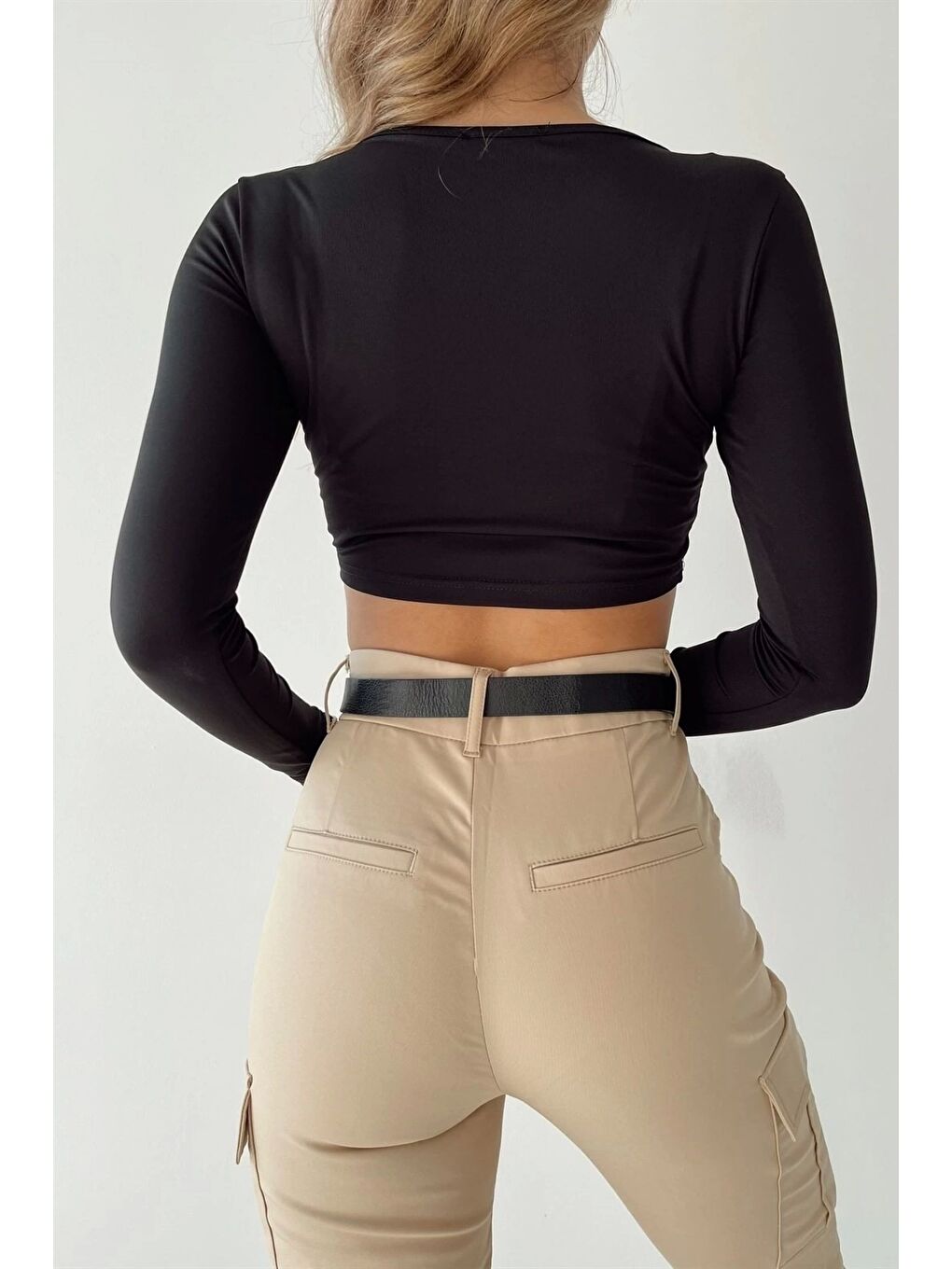 Kadın Siyah U Yaka Scuba Crop Bluz 0956-1185-1