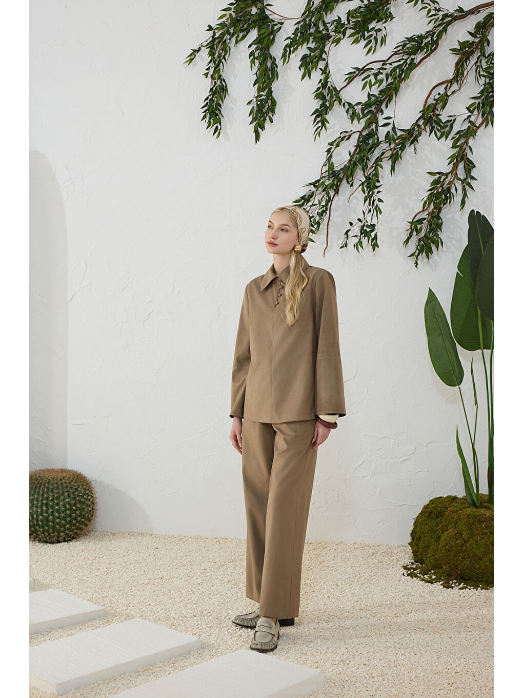 Bej Taş Suet Muz Yaka Bluz