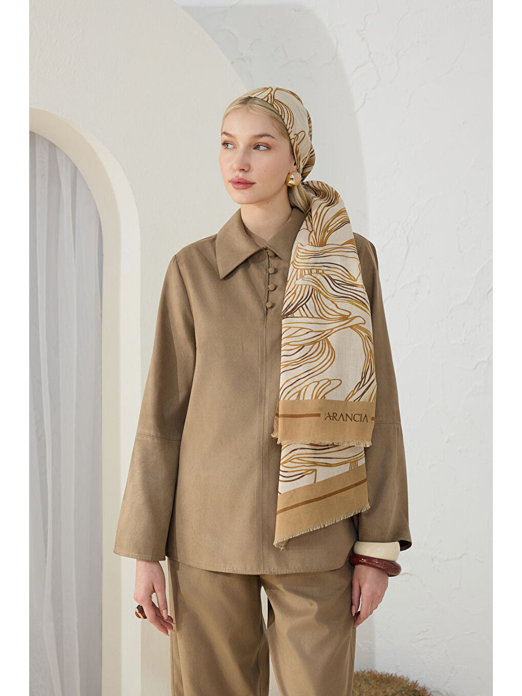 Bej Taş Suet Muz Yaka Bluz-1