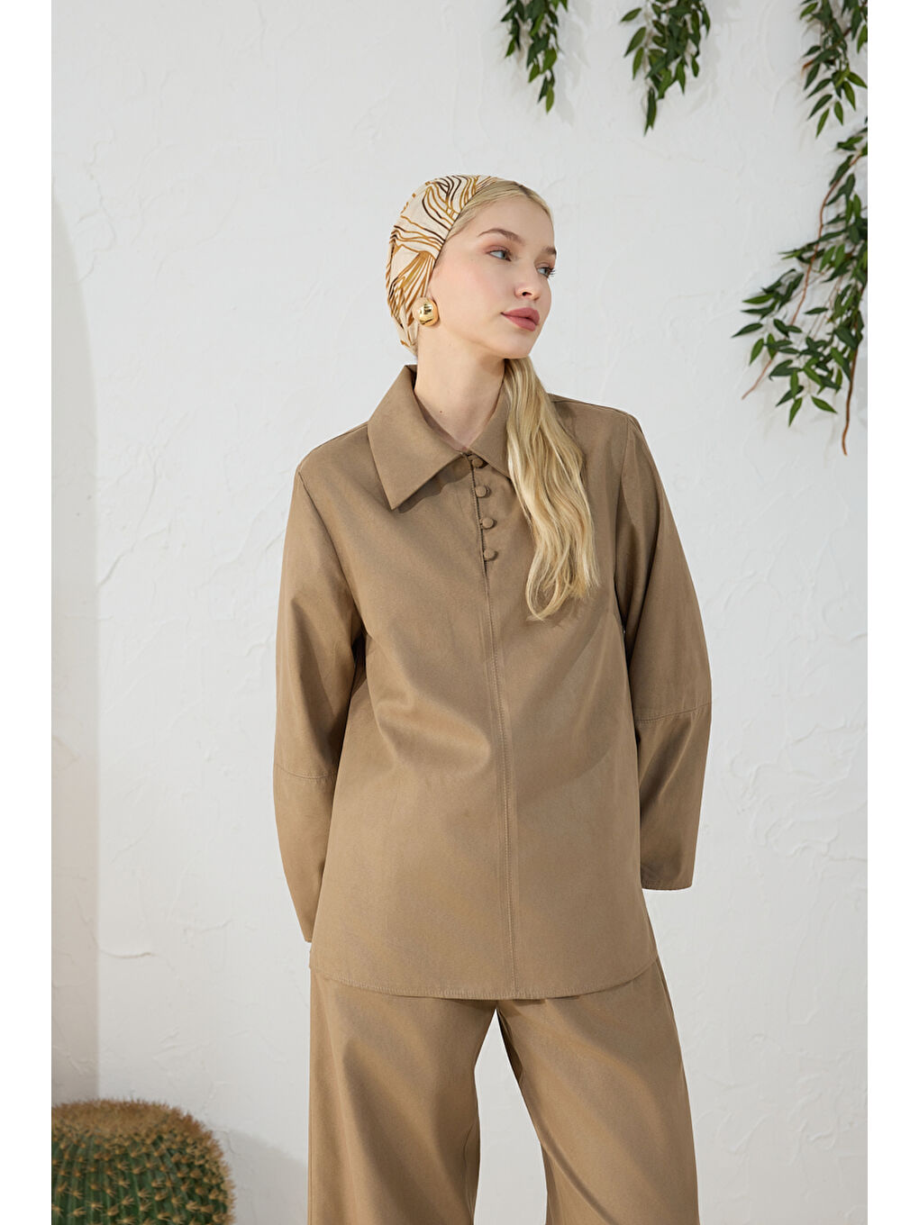 Bej Taş Suet Muz Yaka Bluz-3