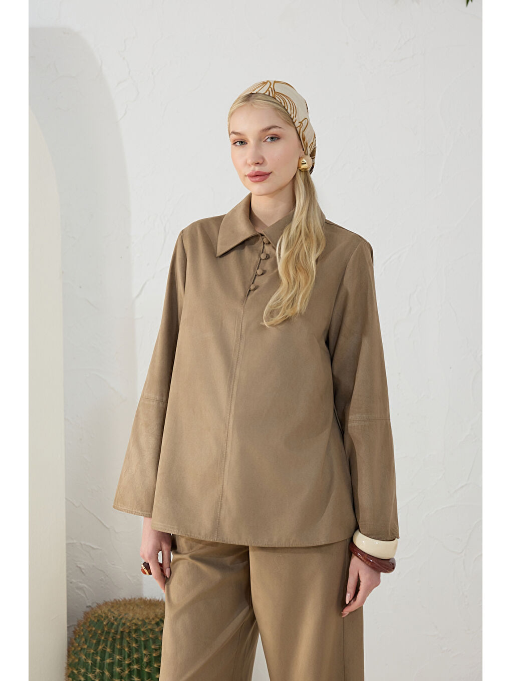 Bej Taş Suet Muz Yaka Bluz-4
