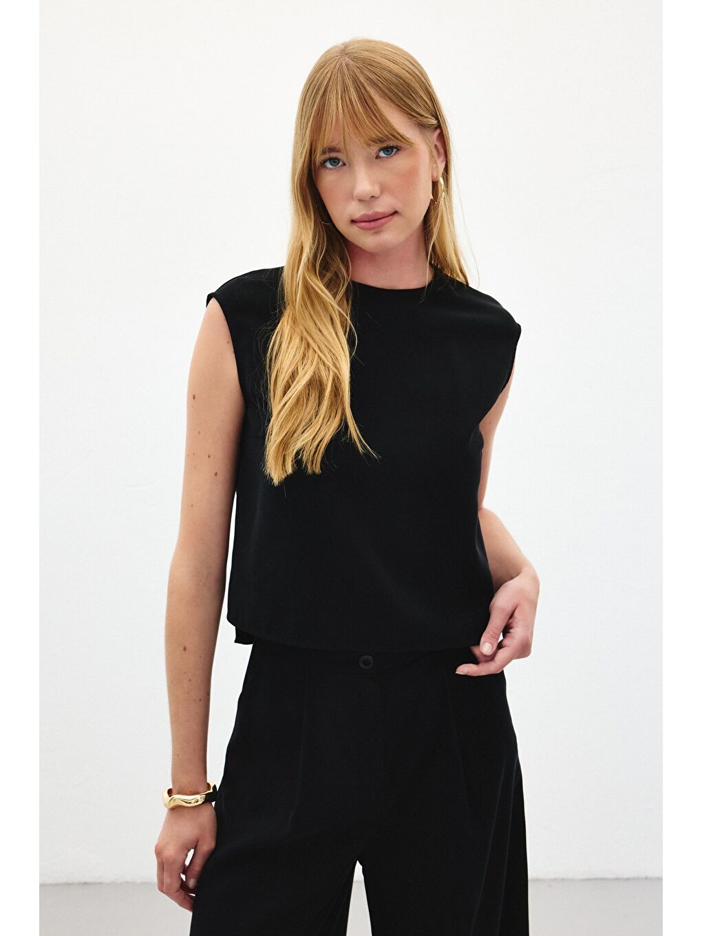 Kolsuz Salaş Bluz - Siyah-4