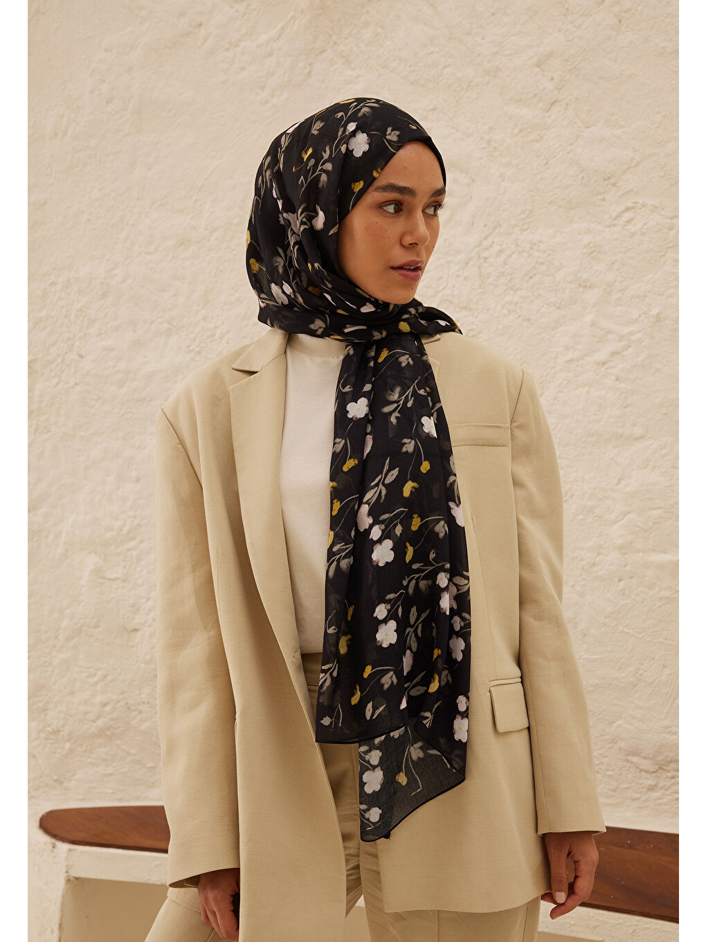 Soft Flowers  Desen Rami Şal Siyah-2