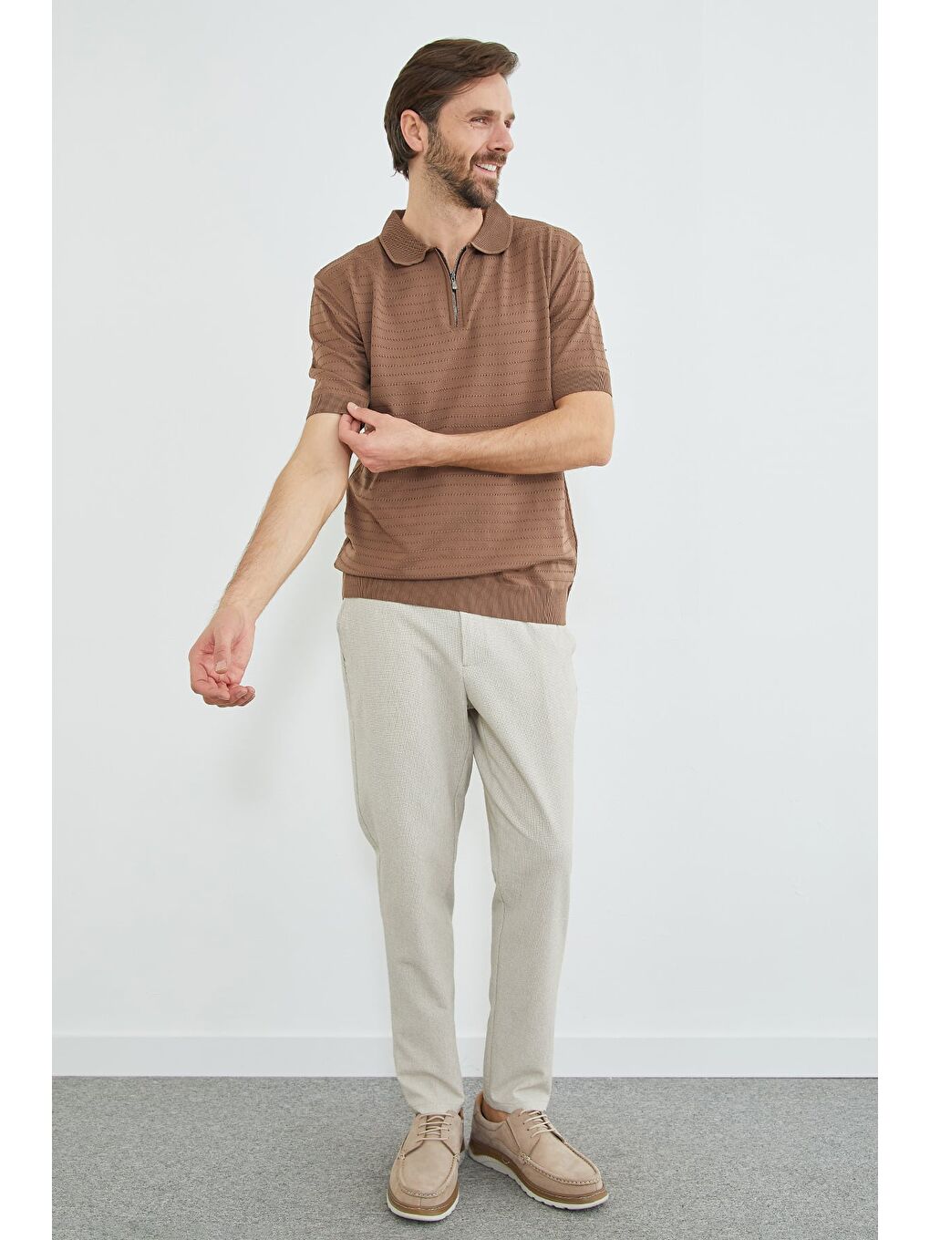 Kahverengi Çizgili Yarım Fermuarlı Polo Yaka Triko Tişört-3