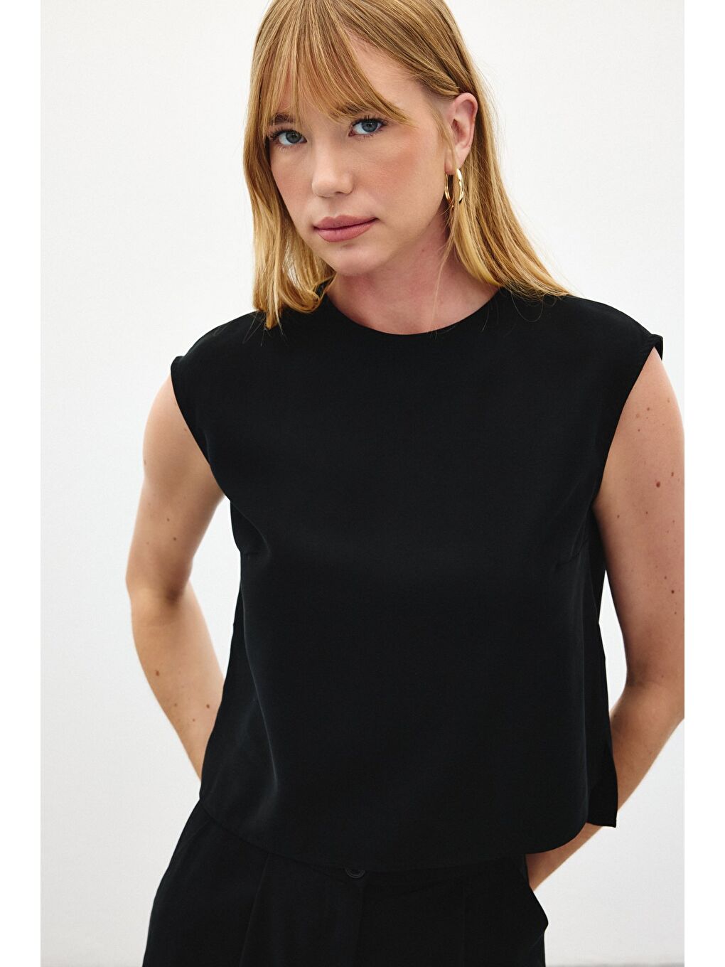 Kolsuz Salaş Bluz - Siyah-6