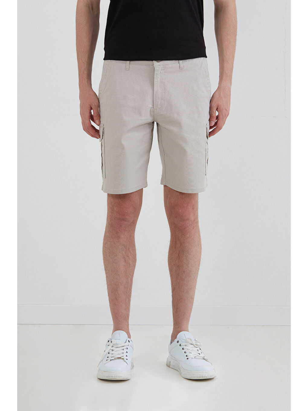 Bej Düğmeli Kargo Cepli Şort-1