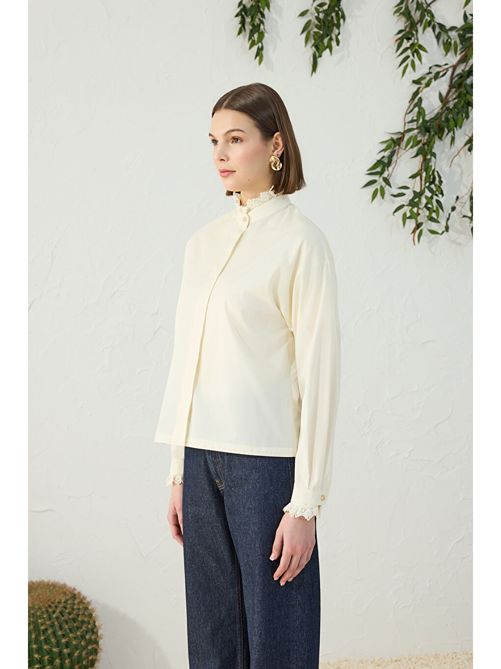 Ekru Fonksiyonel Dantel Detaylı Bluz-2