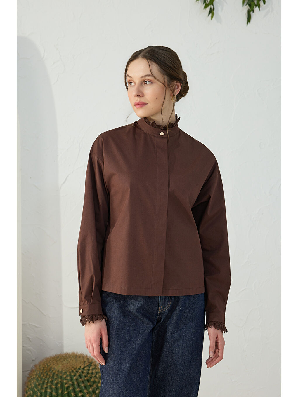 Kahverengi Fonksiyonel Dantel Detaylı Bluz-2