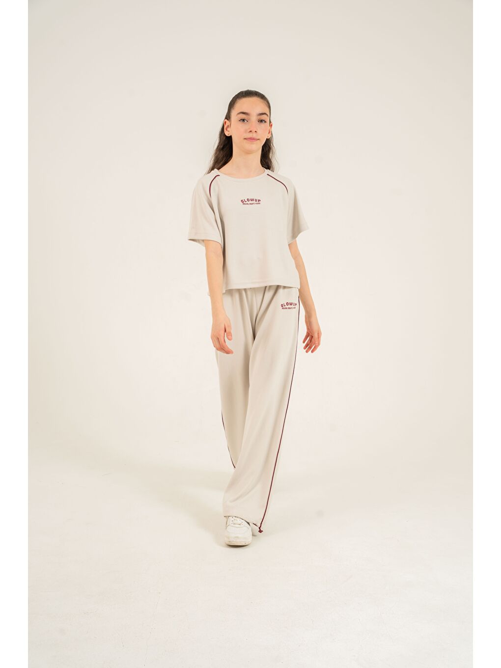 Bej Glowup Dreams Nakışlı Yumaşak Dokulu-Comfort Kumaş Kız Çocuk Alt Üst Eşofman Takımı-1