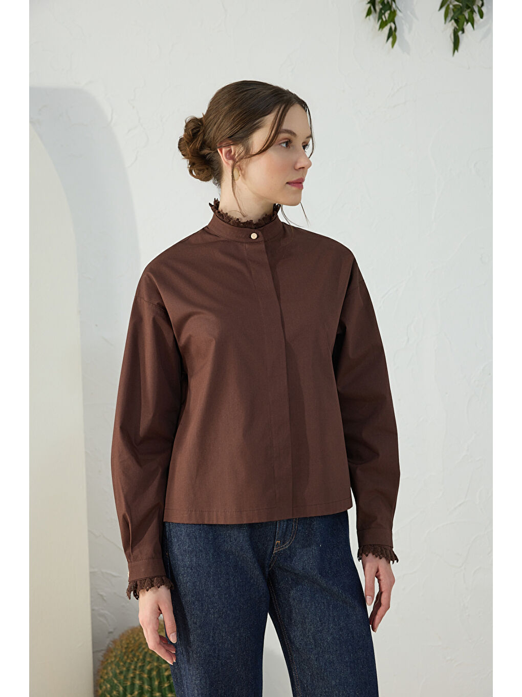 Kahverengi Fonksiyonel Dantel Detaylı Bluz-3