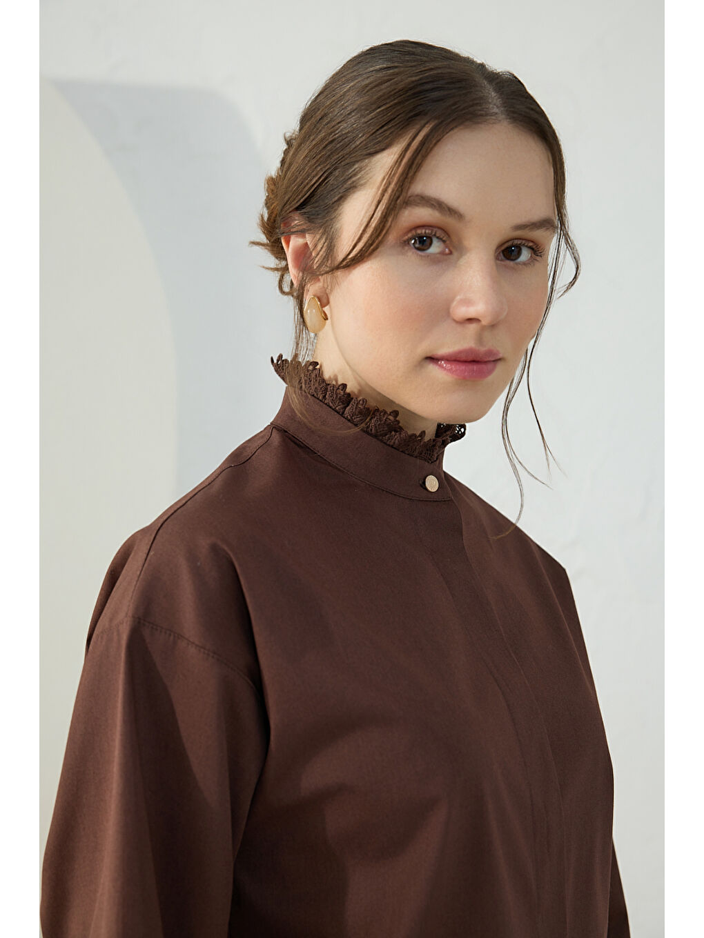 Kahverengi Fonksiyonel Dantel Detaylı Bluz-4