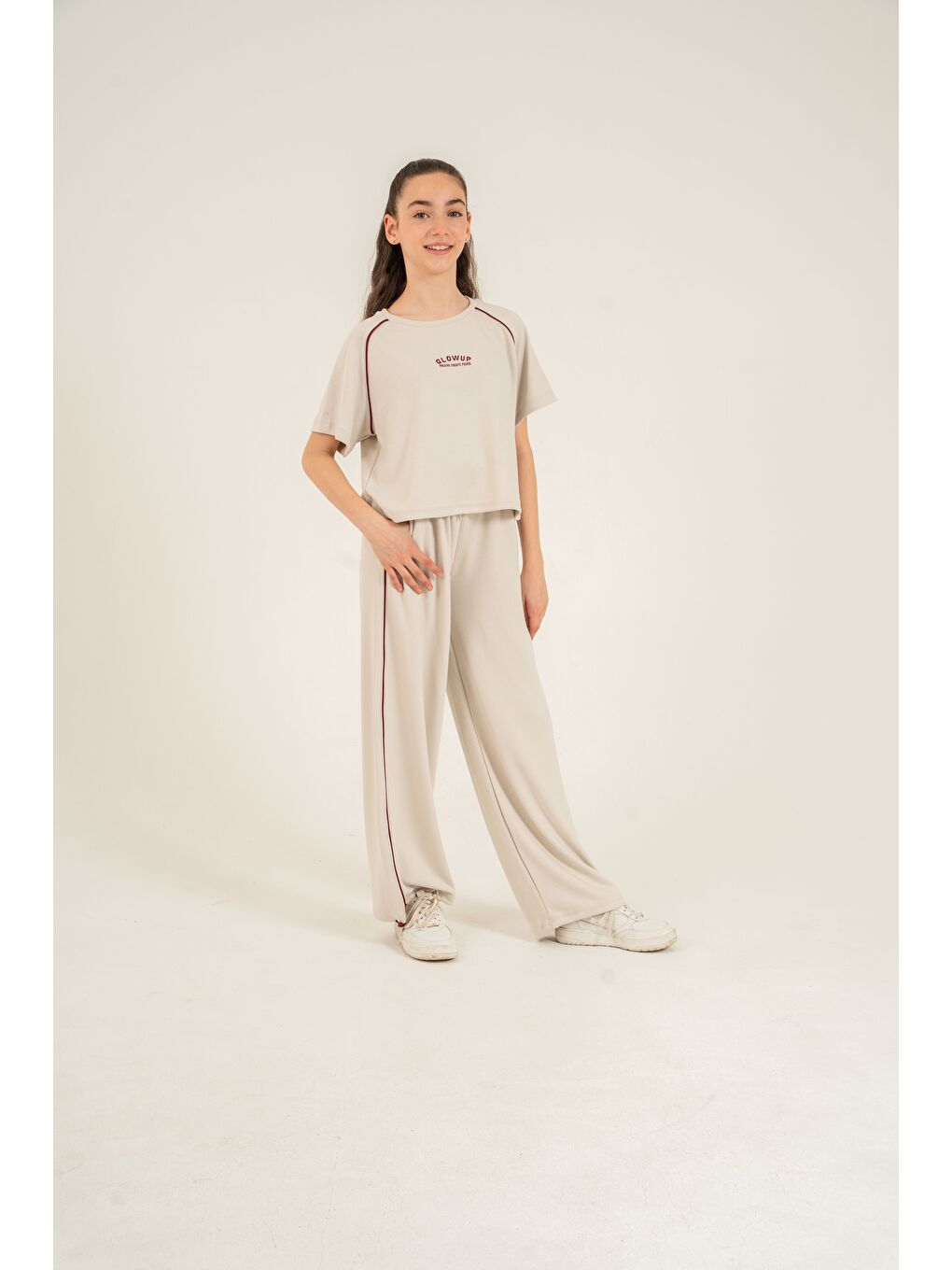 Bej Glowup Dreams Nakışlı Yumaşak Dokulu-Comfort Kumaş Kız Çocuk Alt Üst Eşofman Takımı-3