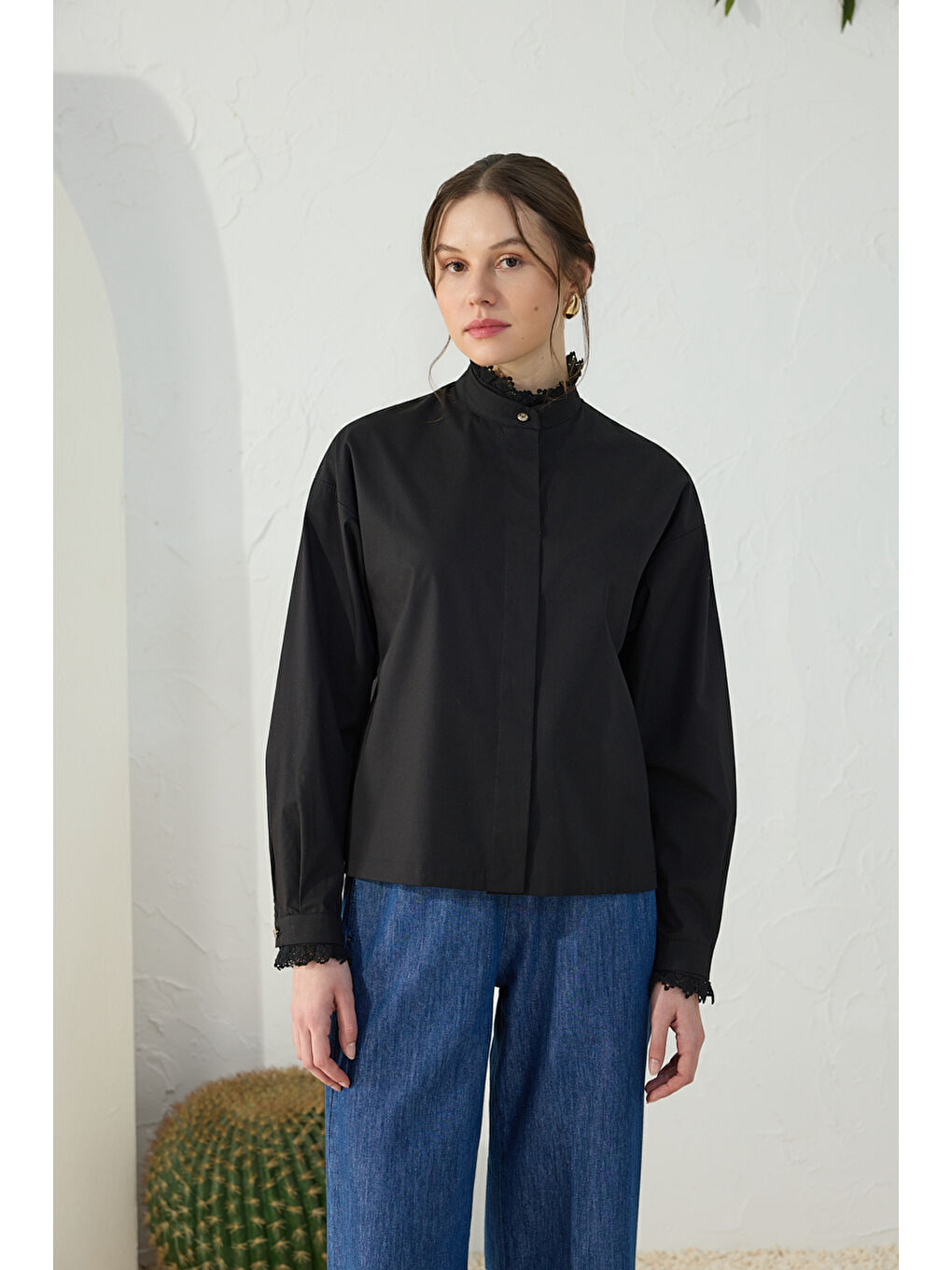 Siyah Fonksiyonel Dantel Detaylı Bluz-3