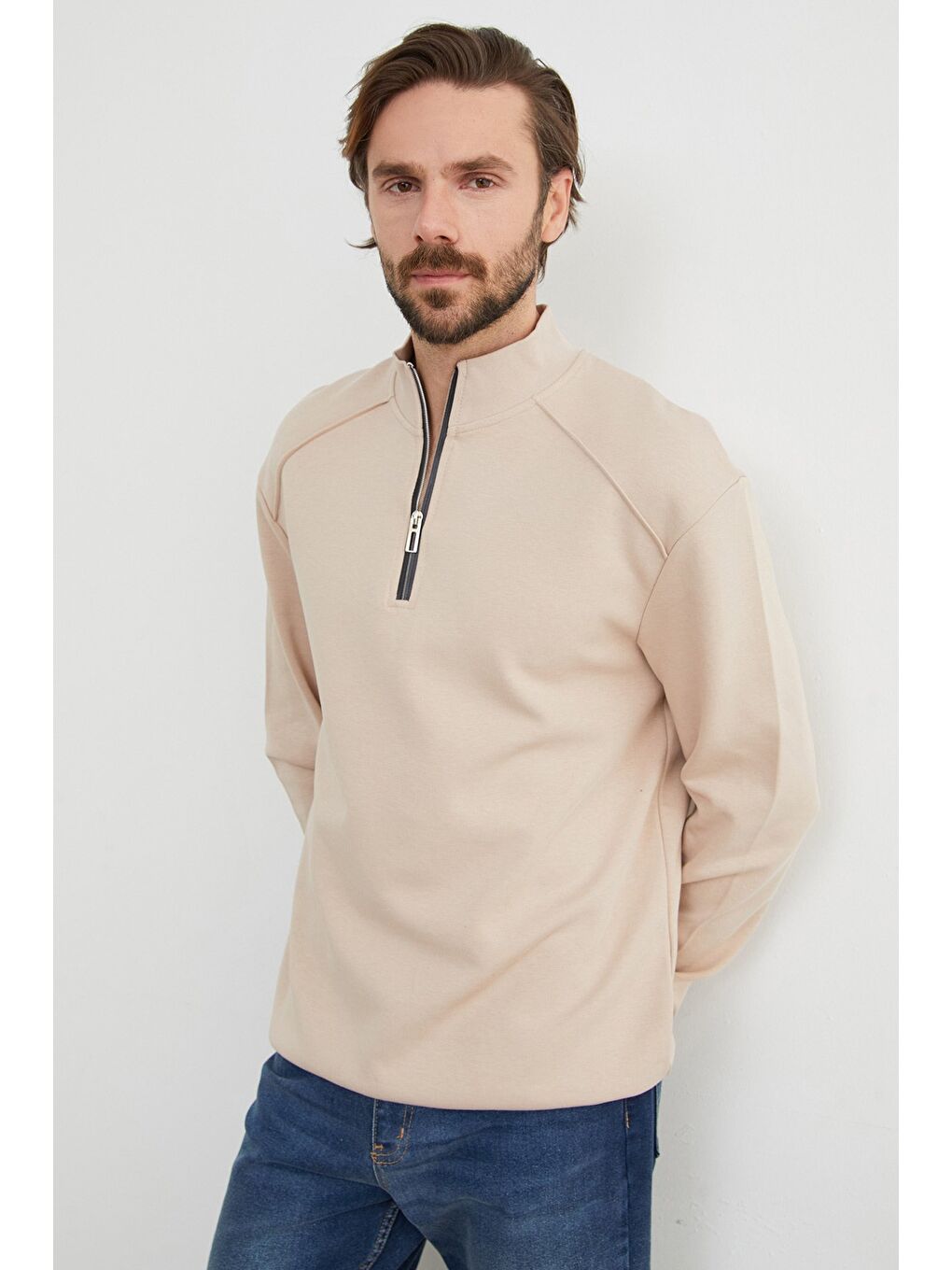 Bej Dik Yaka Yarım Fermuarlı Büyük Beden Sweatshirt