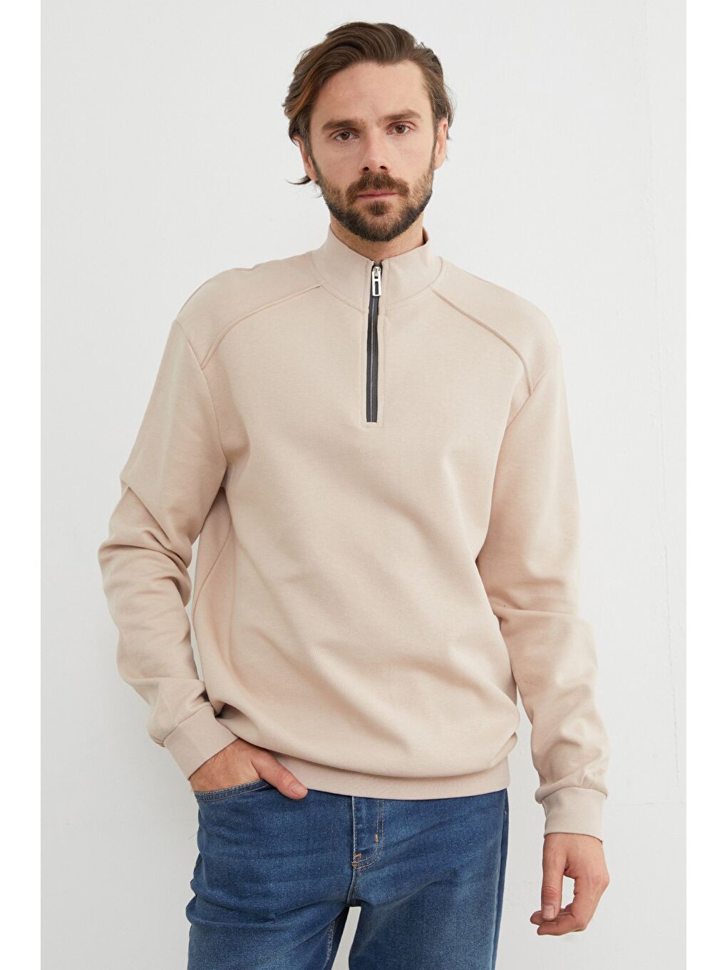 Bej Dik Yaka Yarım Fermuarlı Büyük Beden Sweatshirt-1