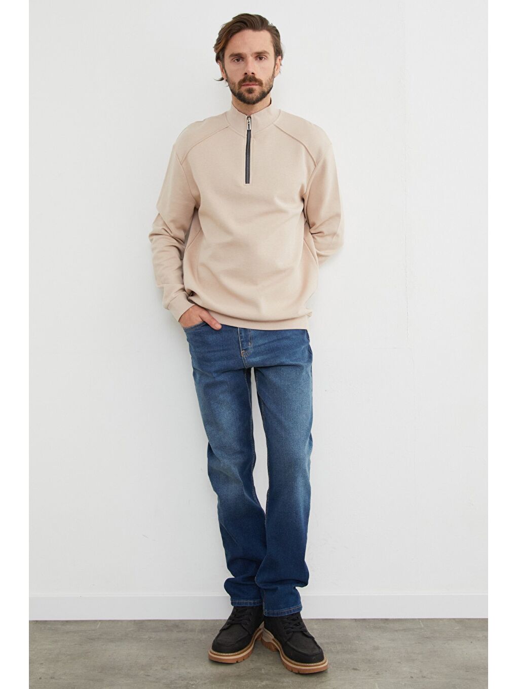 Bej Dik Yaka Yarım Fermuarlı Büyük Beden Sweatshirt-2